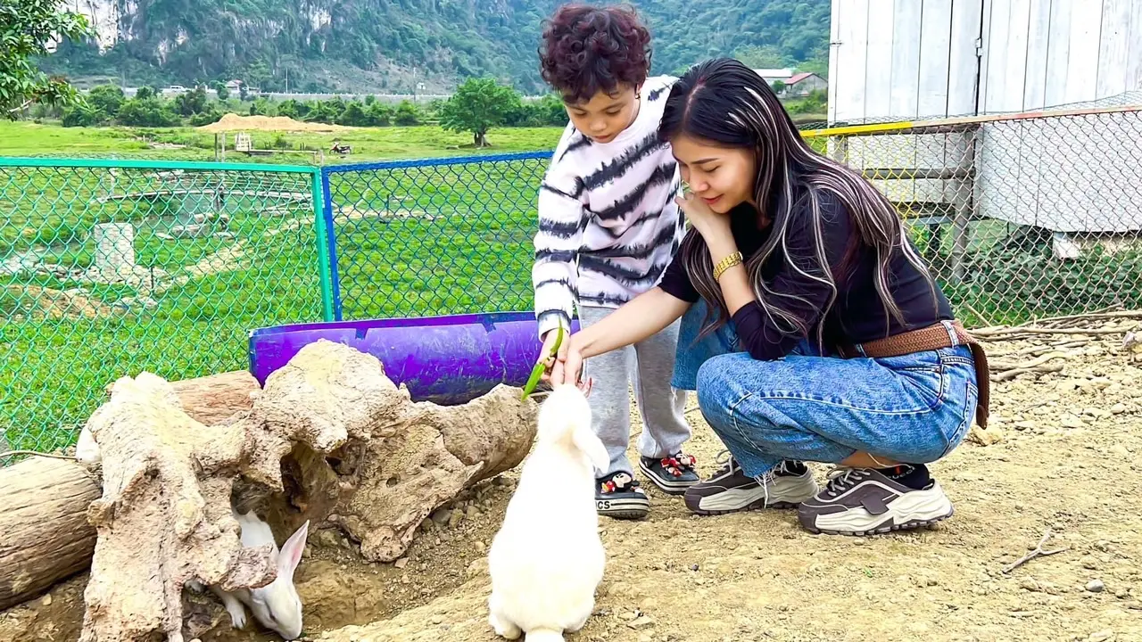 Mặt nước và núi đá tại Hữu Liên